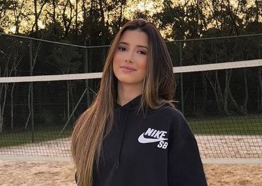 Laura Lumertz abre o coração ao responder fãs e relembra como transformou sua paixão por criar conteúdo em profissão
