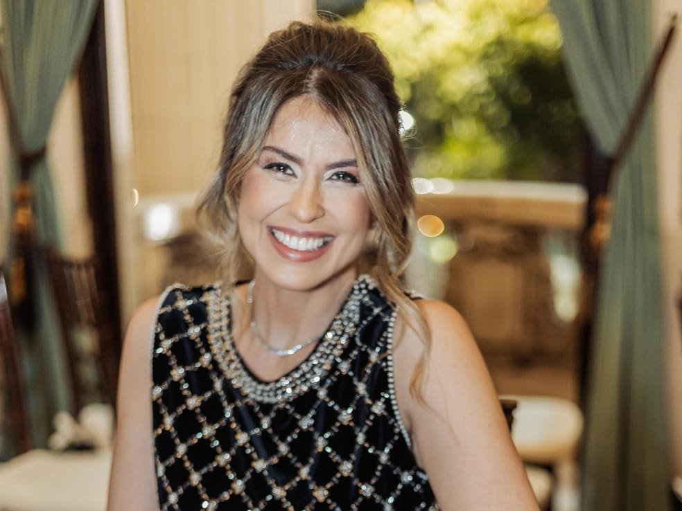 Suelen Garcia de Paula brilha na capa da 20ª edição da Revista Tok de Empreendedorismo