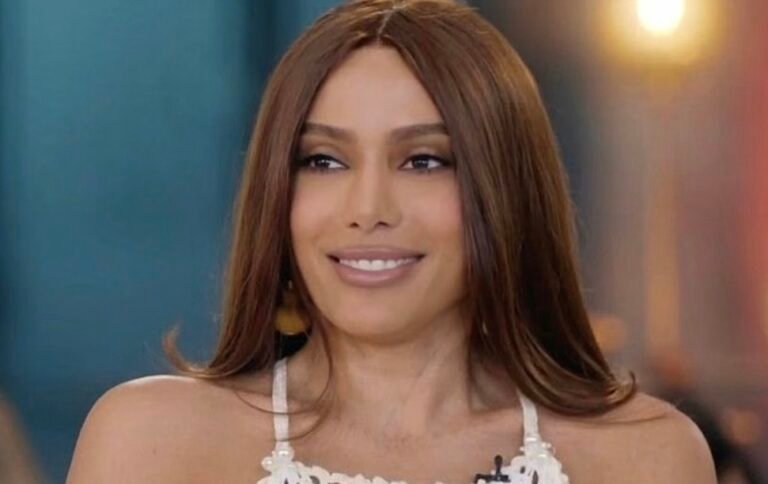 Com bênção de Paolla Oliveira, Anitta revela por que aceitou ser rainha de bateria