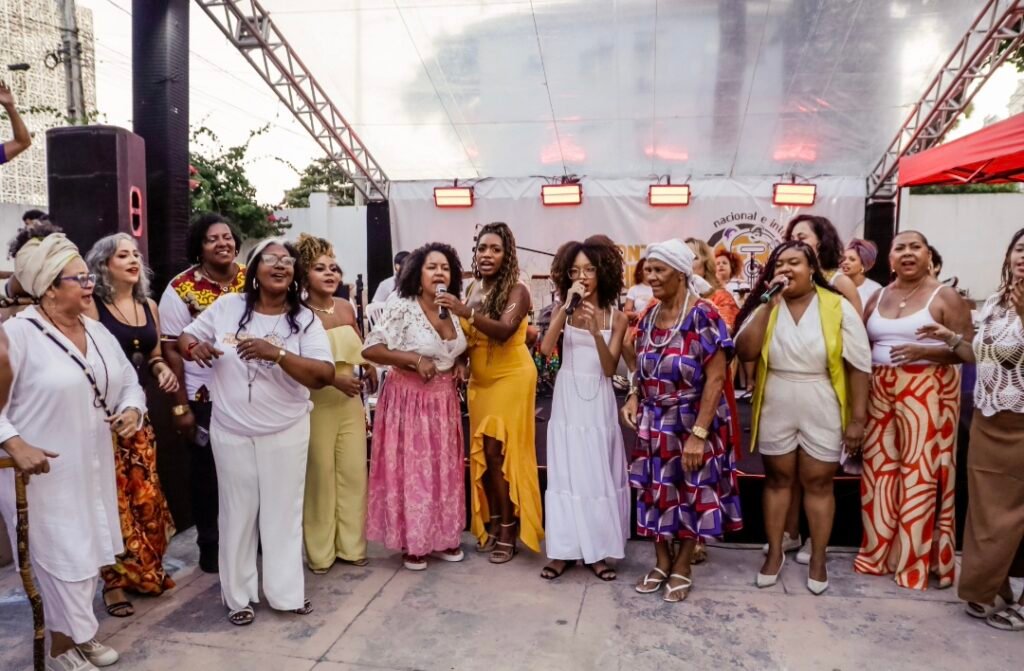 Mulheres ditam o ritmo: 9º Encontro de Mulheres na Roda de Samba aporta no Recife dentro da Noite do Dendê